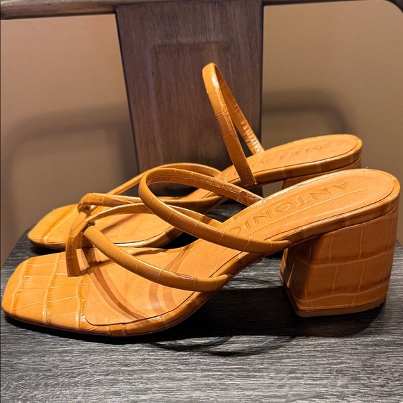 ANTONIO MELANI Croc-Embossed Tan Heels - Picture 7 of 11